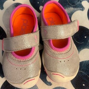 Worn Once! Plae style Emme, size 5.